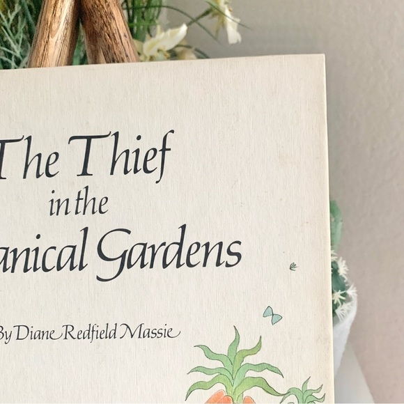 1975 The Thief in the Botanical Gardens by Diane Redfield Massie Book - Picture 4 of 15